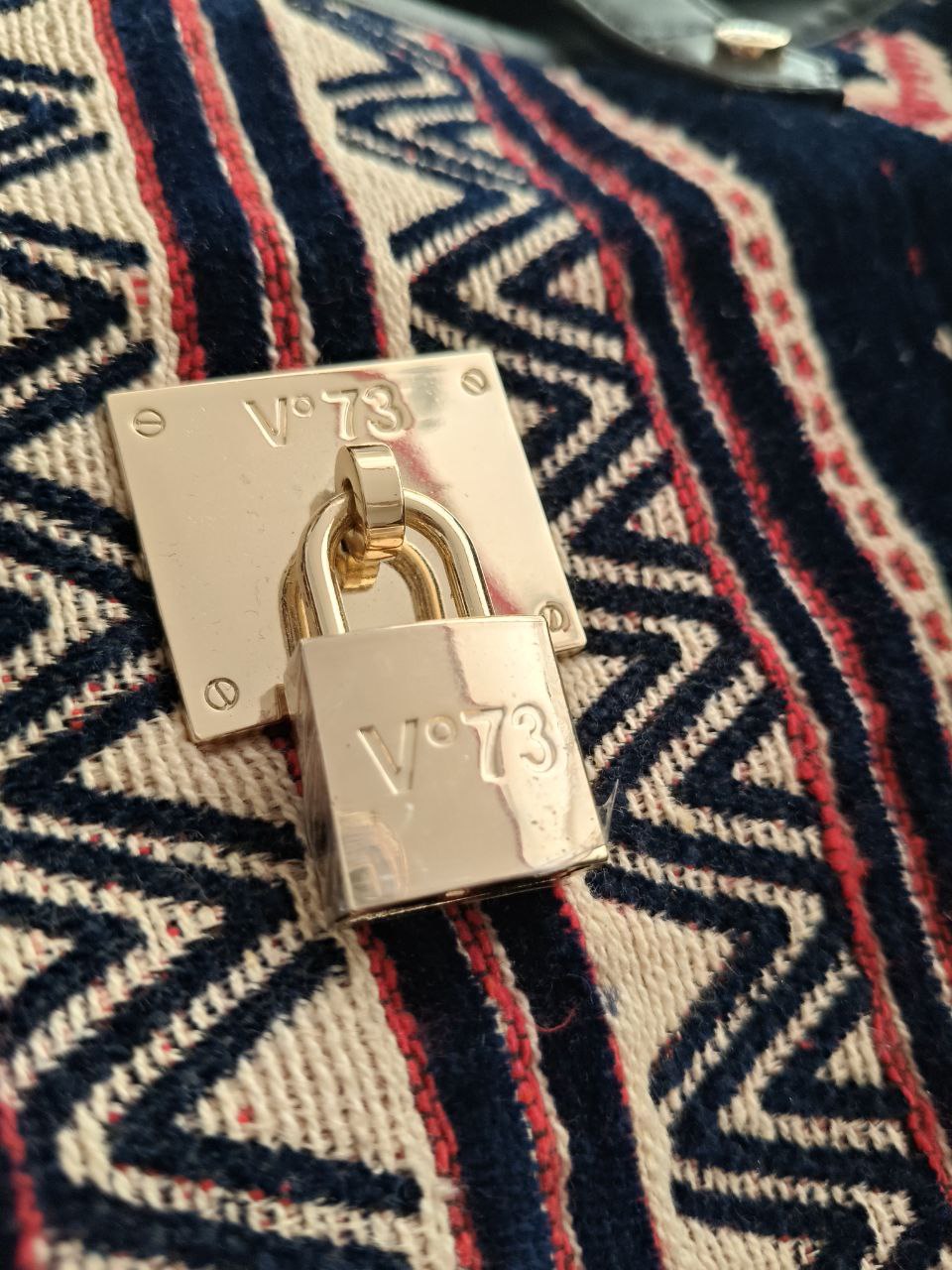 Borsa da viaggio V73 in tessuto con manici in ecopelle e tasche interne