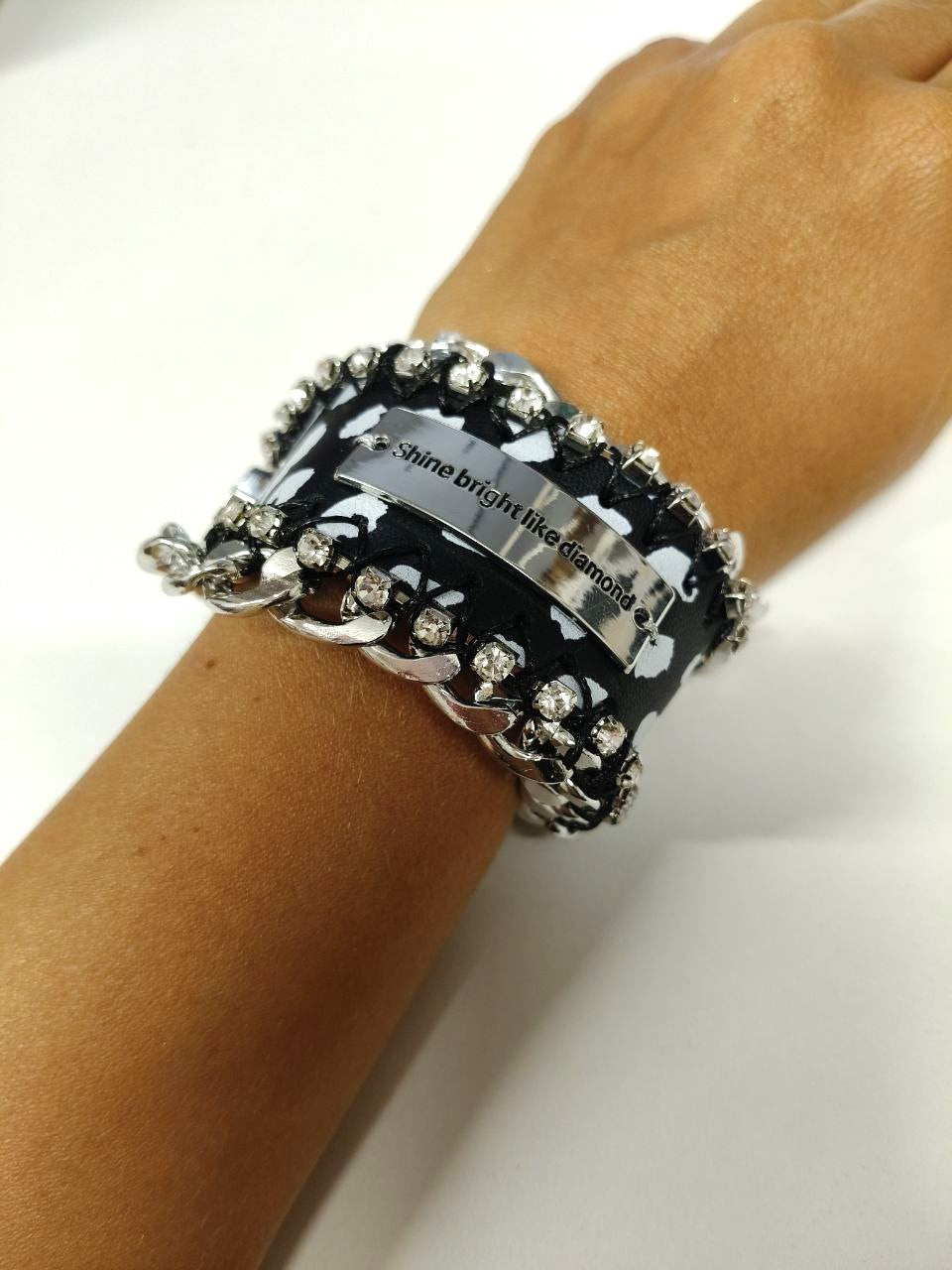 Bracciale borchiato catena e pietre Black & White – Mimi-Muà Firenze con confezione originale