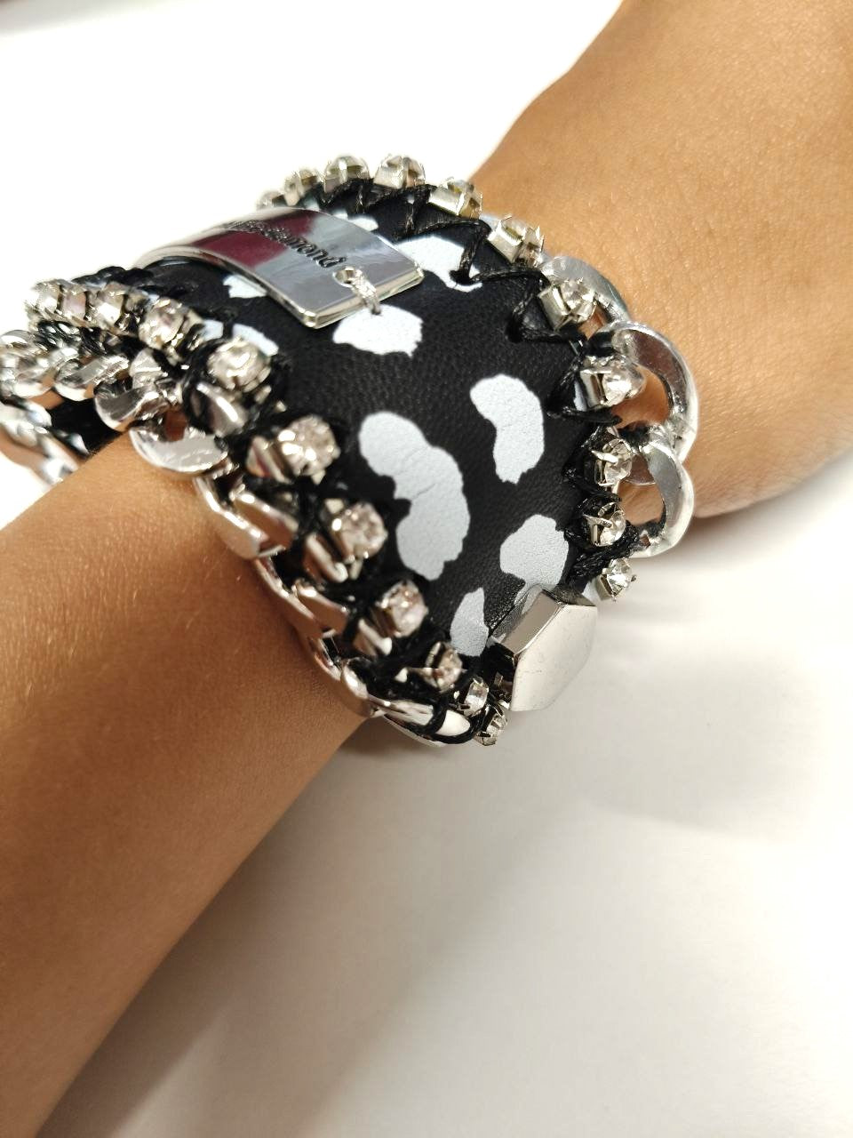 Bracciale borchiato catena e pietre Black & White – Mimi-Muà Firenze con confezione originale
