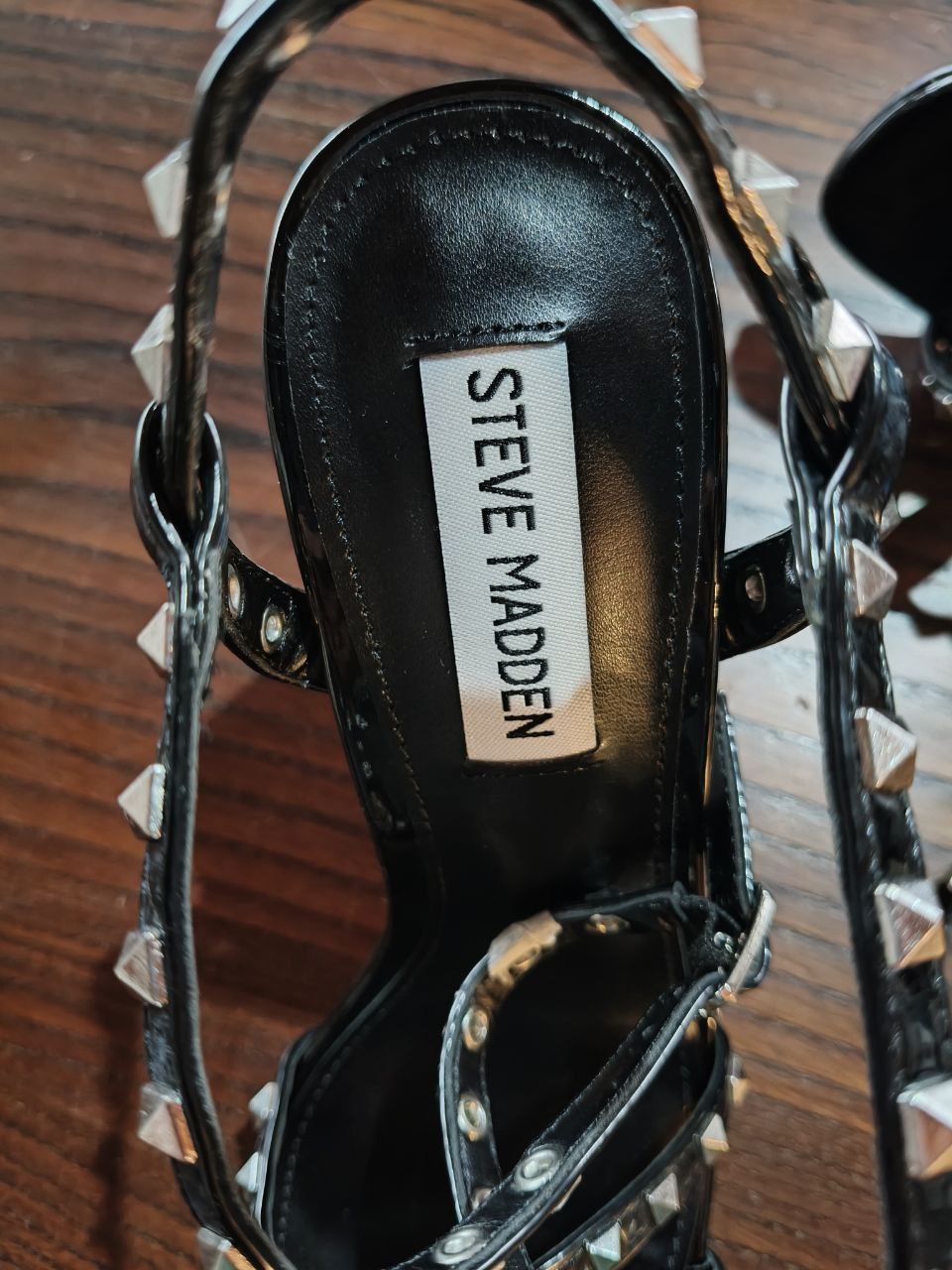 Steve Madden sandali Stazie Black Patent con borchie e tacco 10 cm n.37