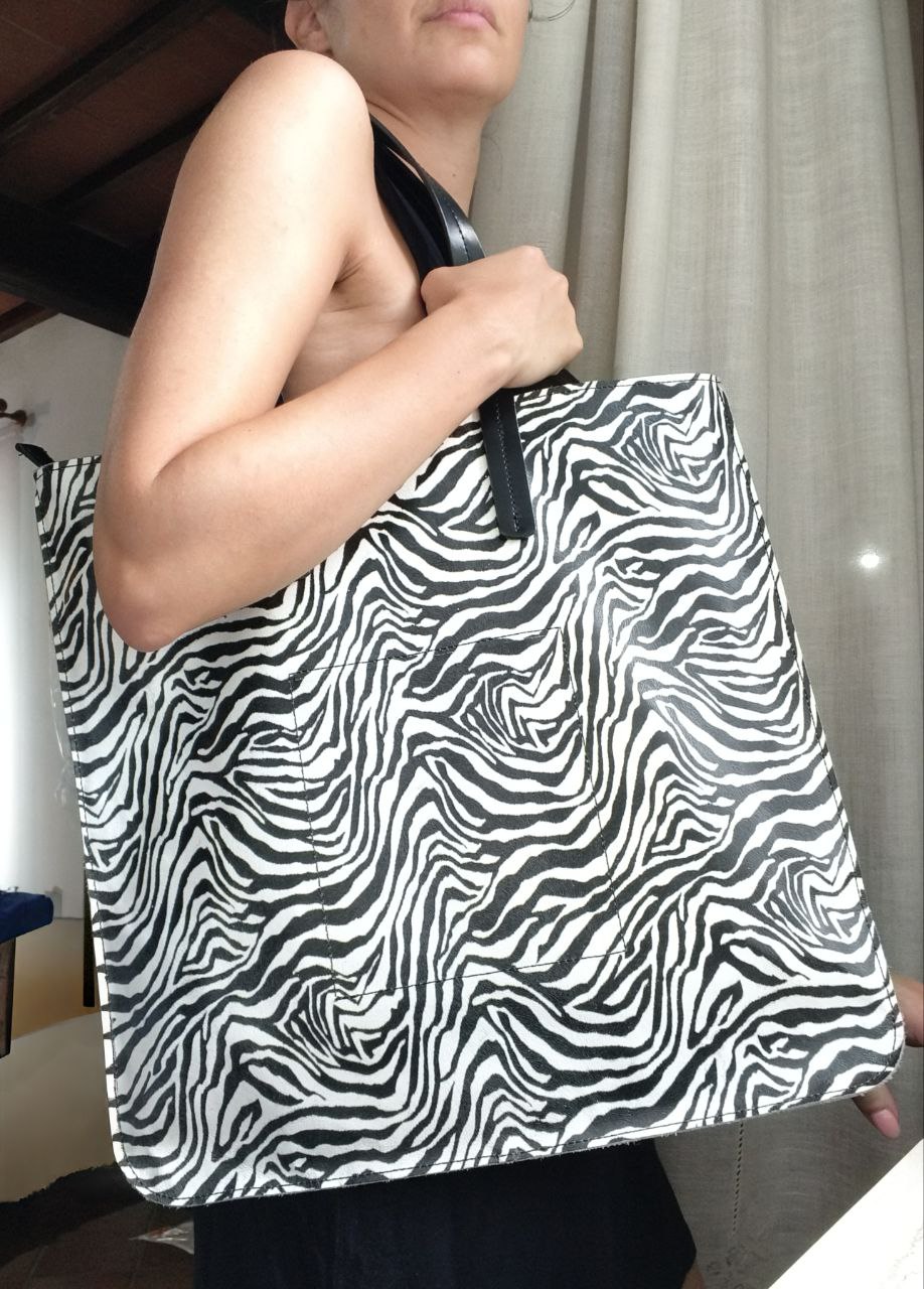 Borsa tote in vera pelle fantasia zebrata Made in Italy con cerniera