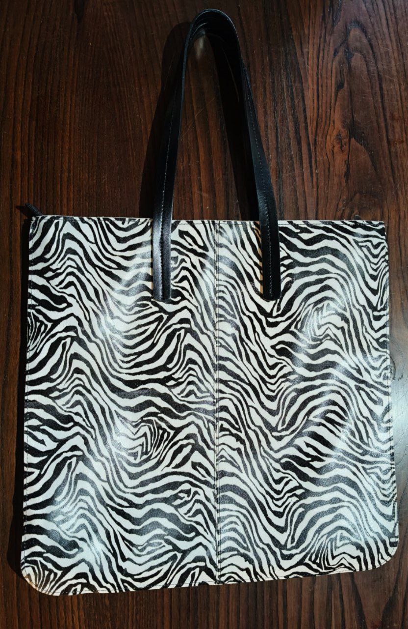 Borsa tote in vera pelle fantasia zebrata Made in Italy con cerniera