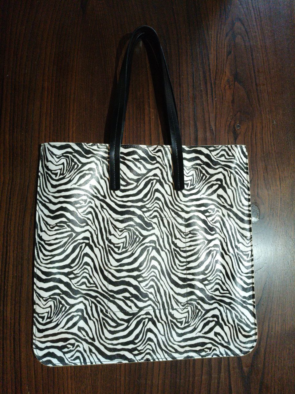 Borsa tote in vera pelle fantasia zebrata Made in Italy con cerniera