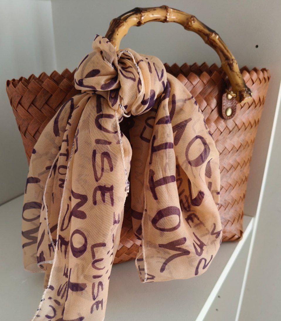 Borsa intrecciata effetto bambù con manico rigido e dettagli eco pelle personalizzabile