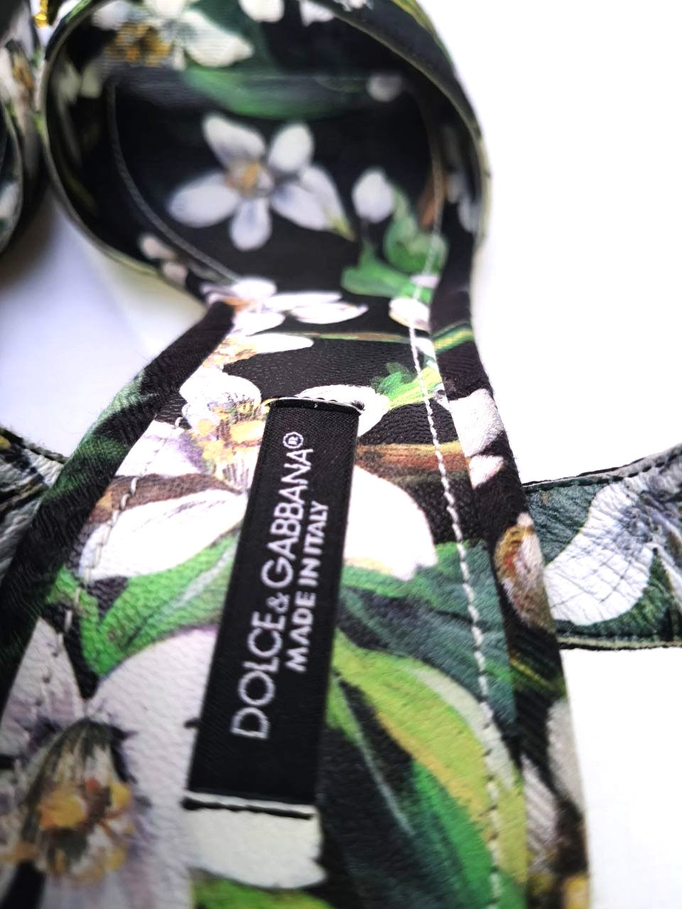 Dolce & Gabbana – Sandali flower con cristalli, stampa floreale