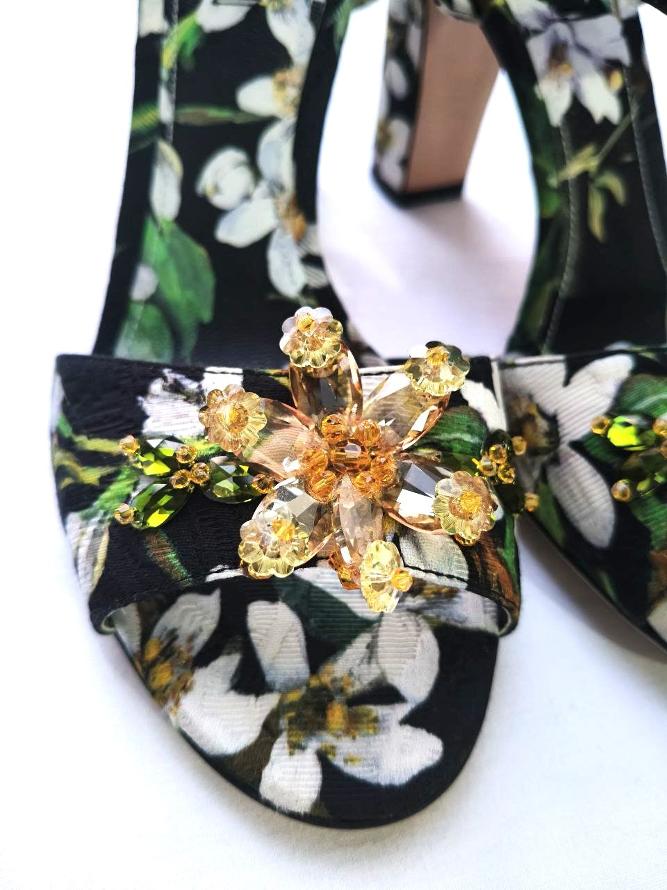 Dolce & Gabbana – Sandali flower con cristalli, stampa floreale
