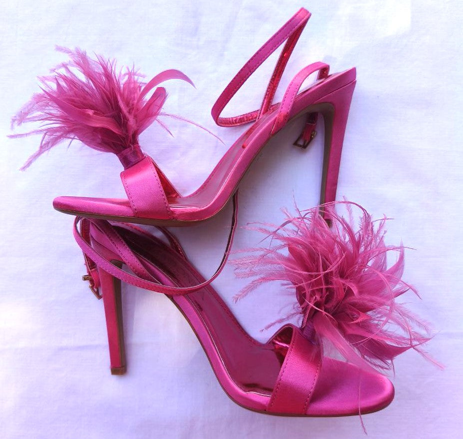Primadonna Collection – Sandali in raso rosa con piume, tacco a spillo