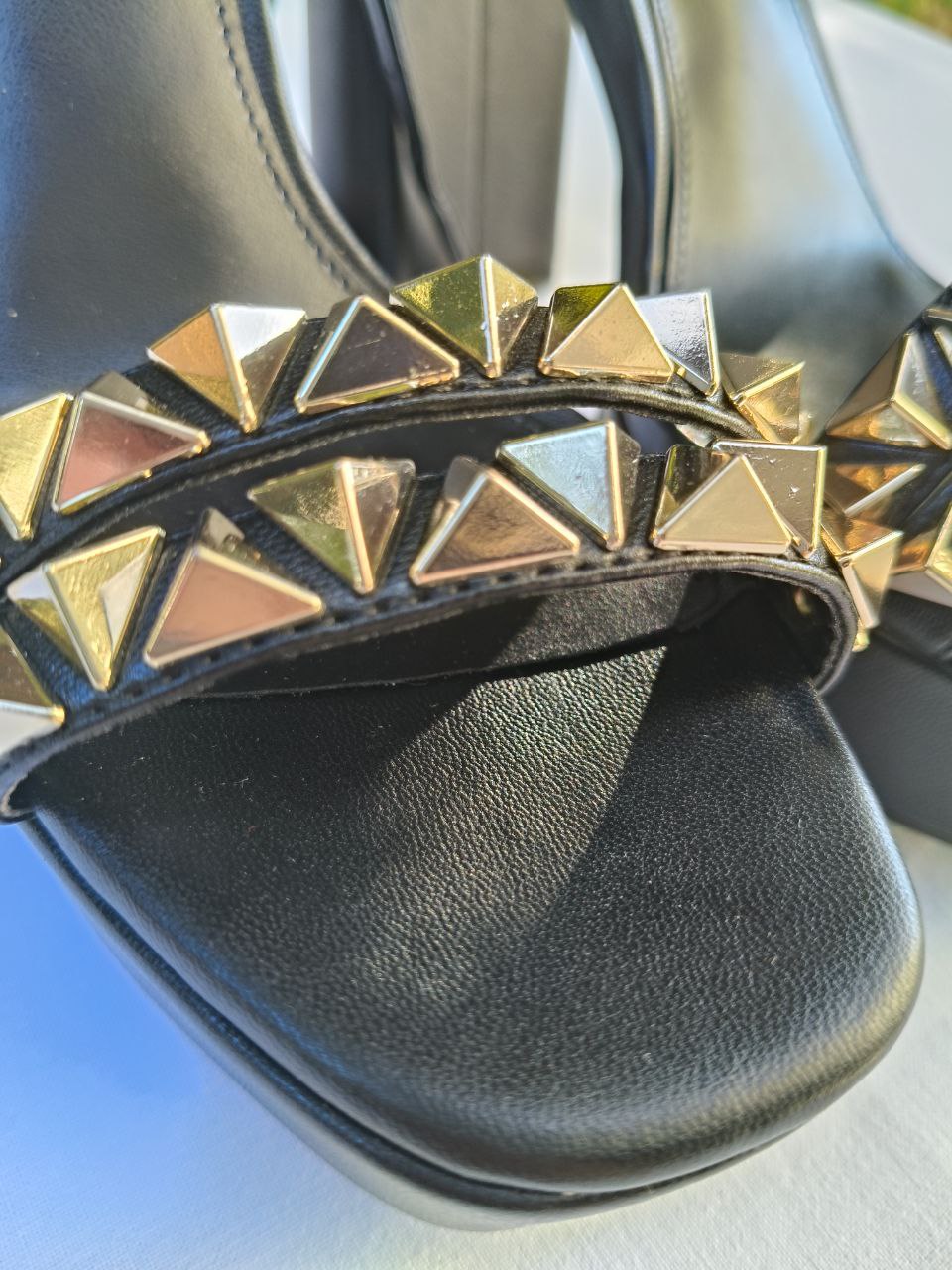 Steve Madden Lockett sandalo platform nero con borchie dorate – n. 36