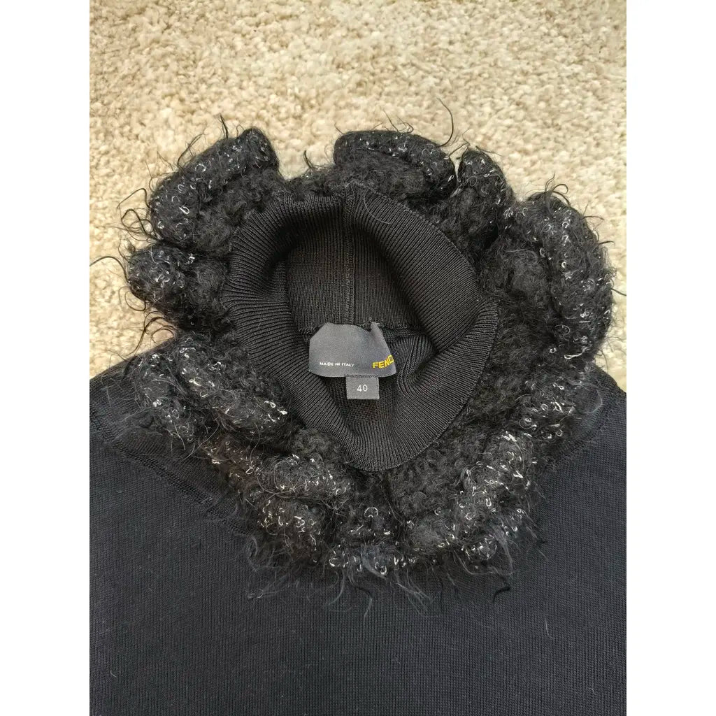 Maglione Fendi in seta nero con collo alto ricamato