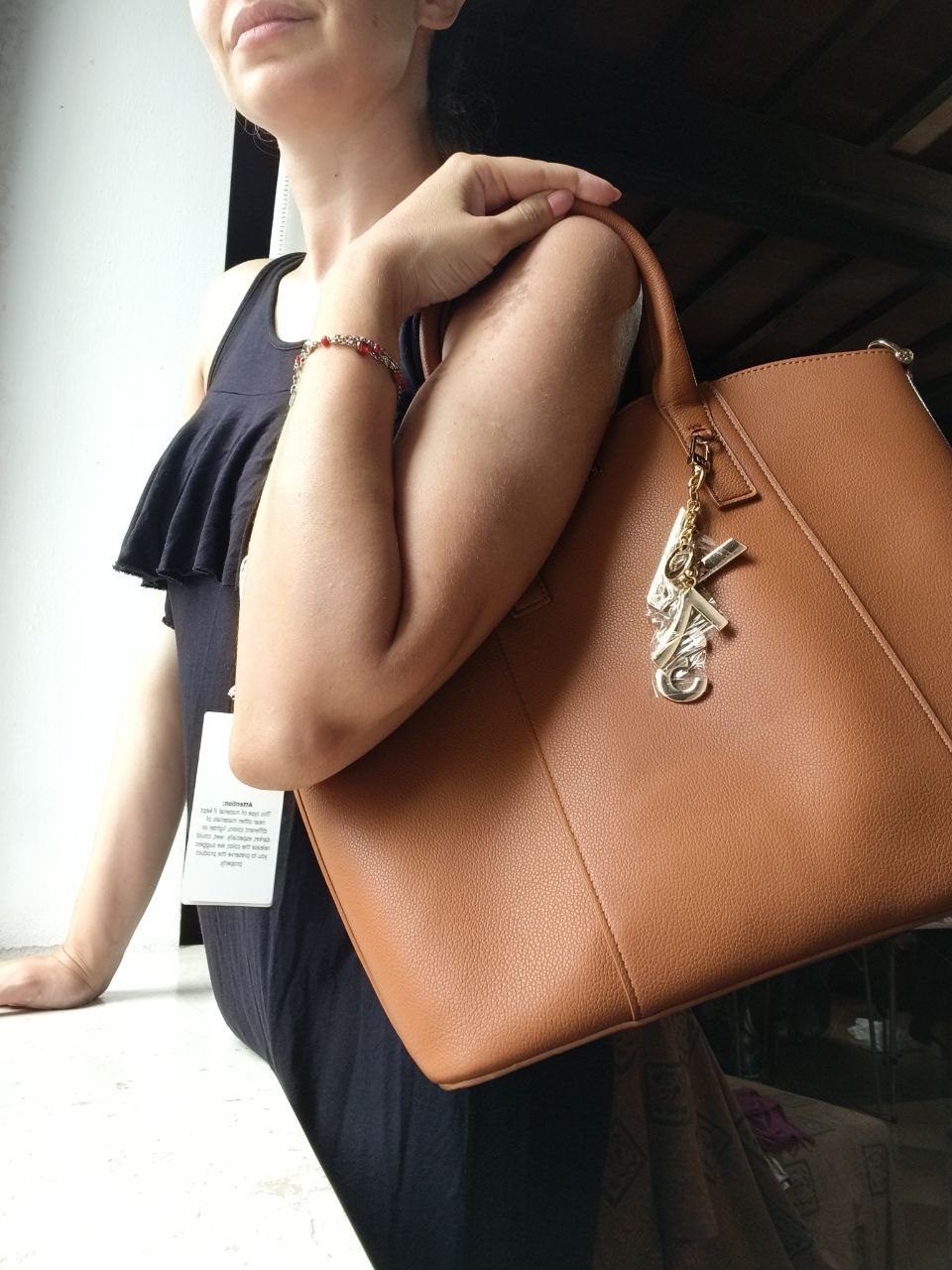 Borsa V°73 Urano in ecopelle con tracolla e borsa interna – Marrone cognac