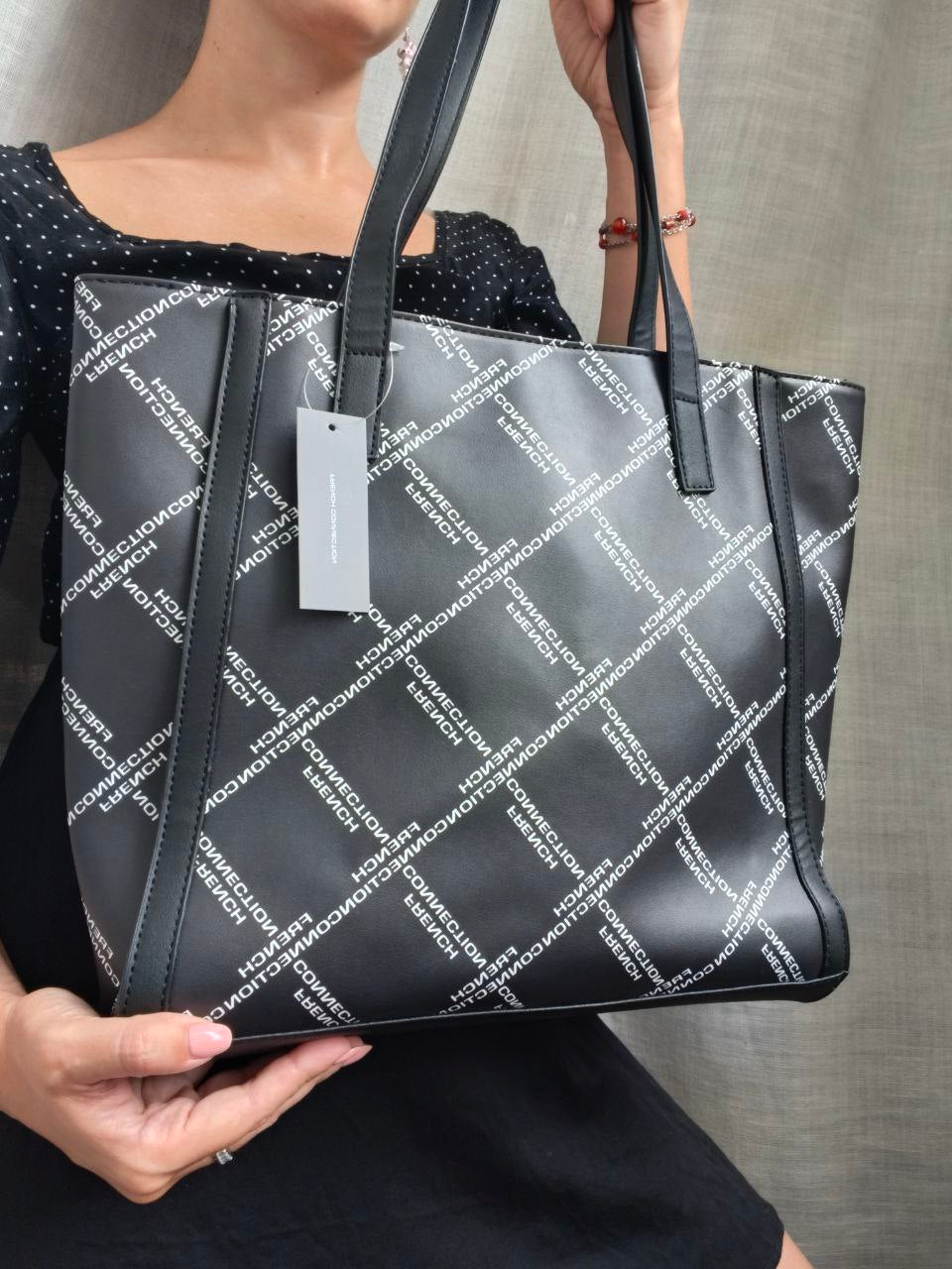 Borsa tote nera ecopelle French Connection con logo e tasca interna