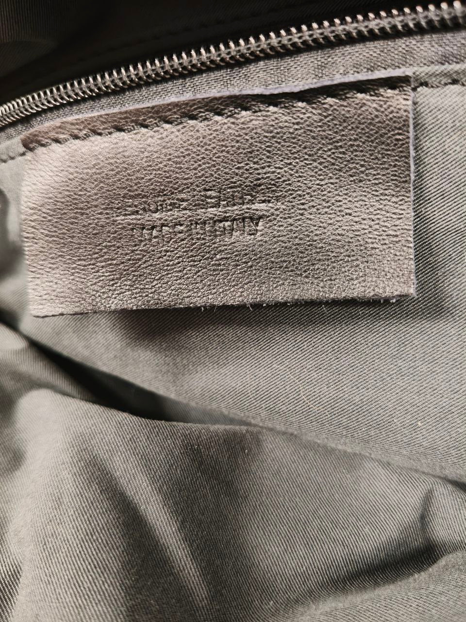 Pochette grande in vera pelle Made in Italy con tracolla dorata