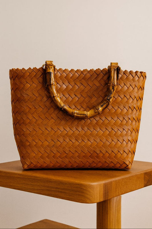 Borsa intrecciata effetto bambù con manico rigido e dettagli eco pelle personalizzabile