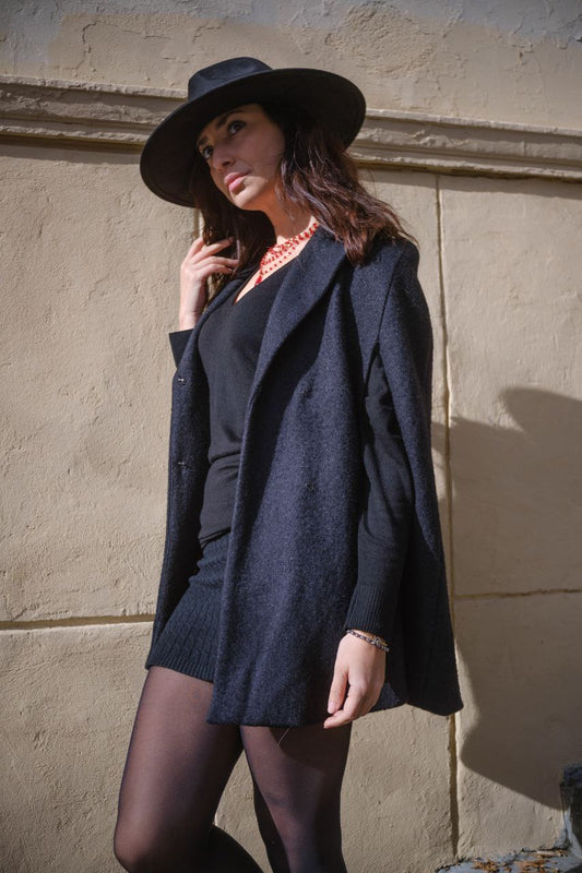 Cappa nera con apertura manica e chiusura gancetti Taglia S