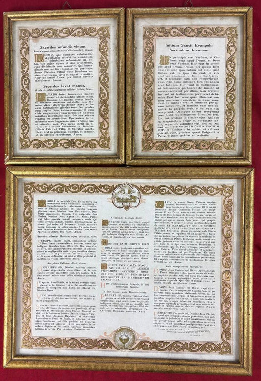 Set 3 Cartigli Liturgici da Altare in Latino – Cornici in Legno Dorato – Rito Tridentino Antico