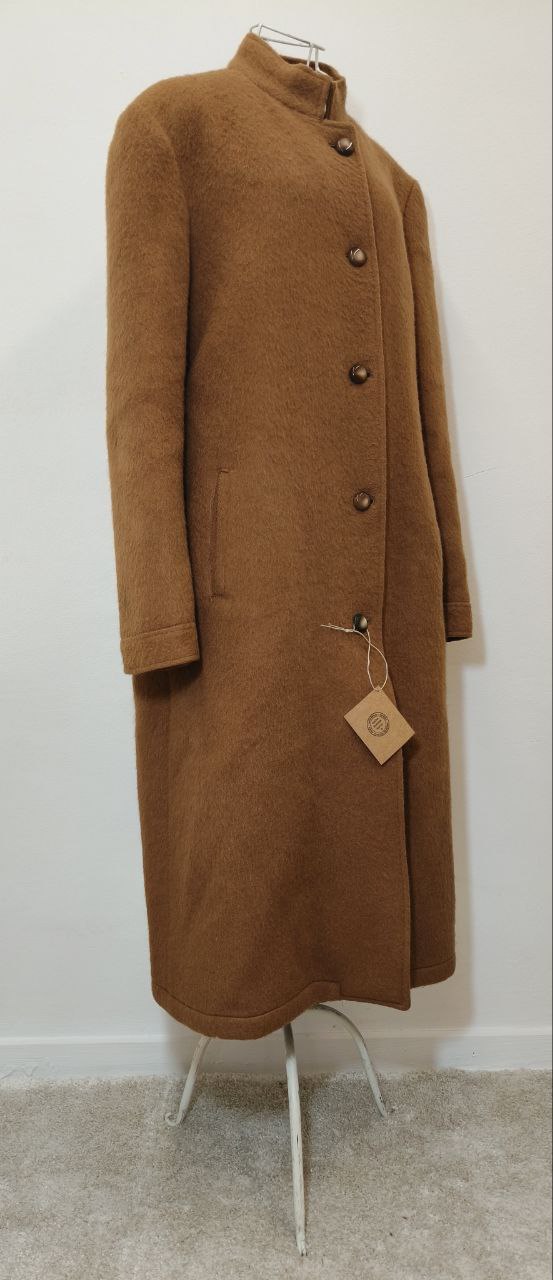 Cappotto vintage in lana marrone ocra, taglia 48, dettaglio bottone speciale