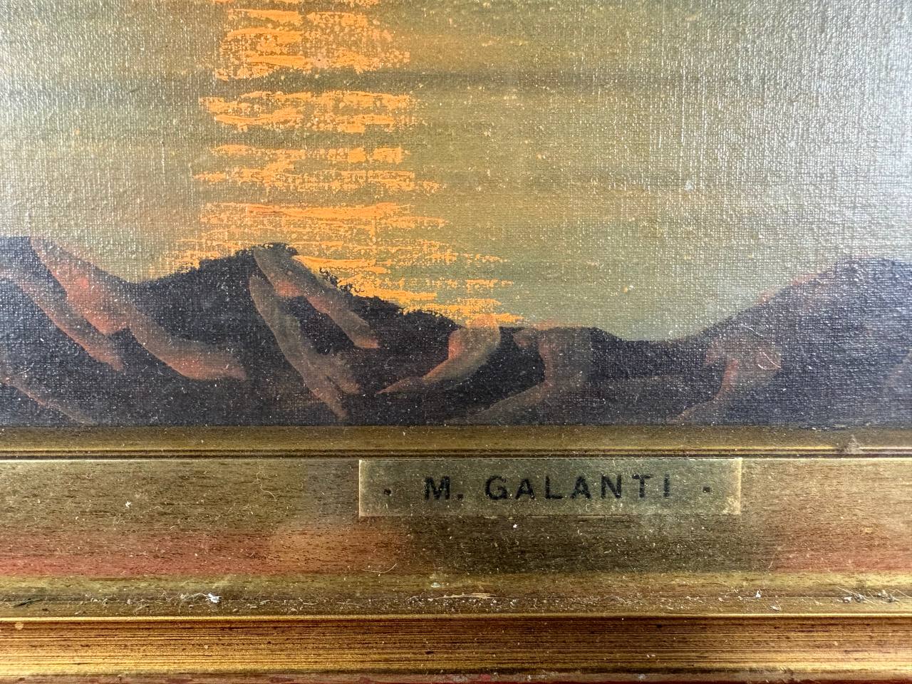 Olio su tela di Mario Galanti – Marina con barche e pescatori al tramonto – Con cornice dorata