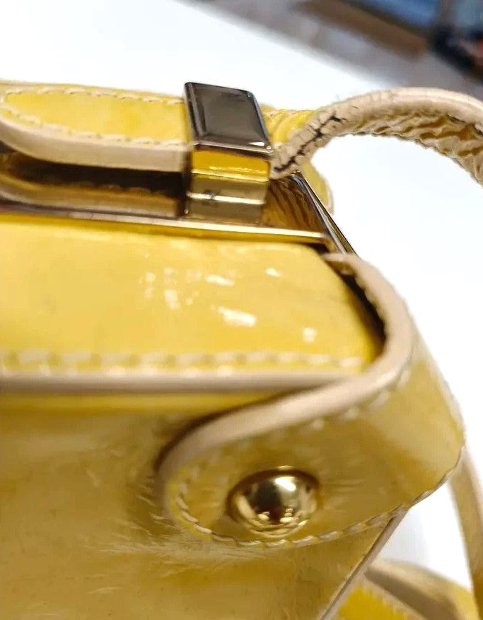 Borsa a mano Bally vintage rigida in pelle gialla con tracolla e chiusura sfera